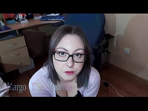 ❤️ Σέξι κορίτσι με γυαλιά πιπιλίζει Dildo βαθιά στην κάμερα ❤❌ Σπιτικό πορνό ❤